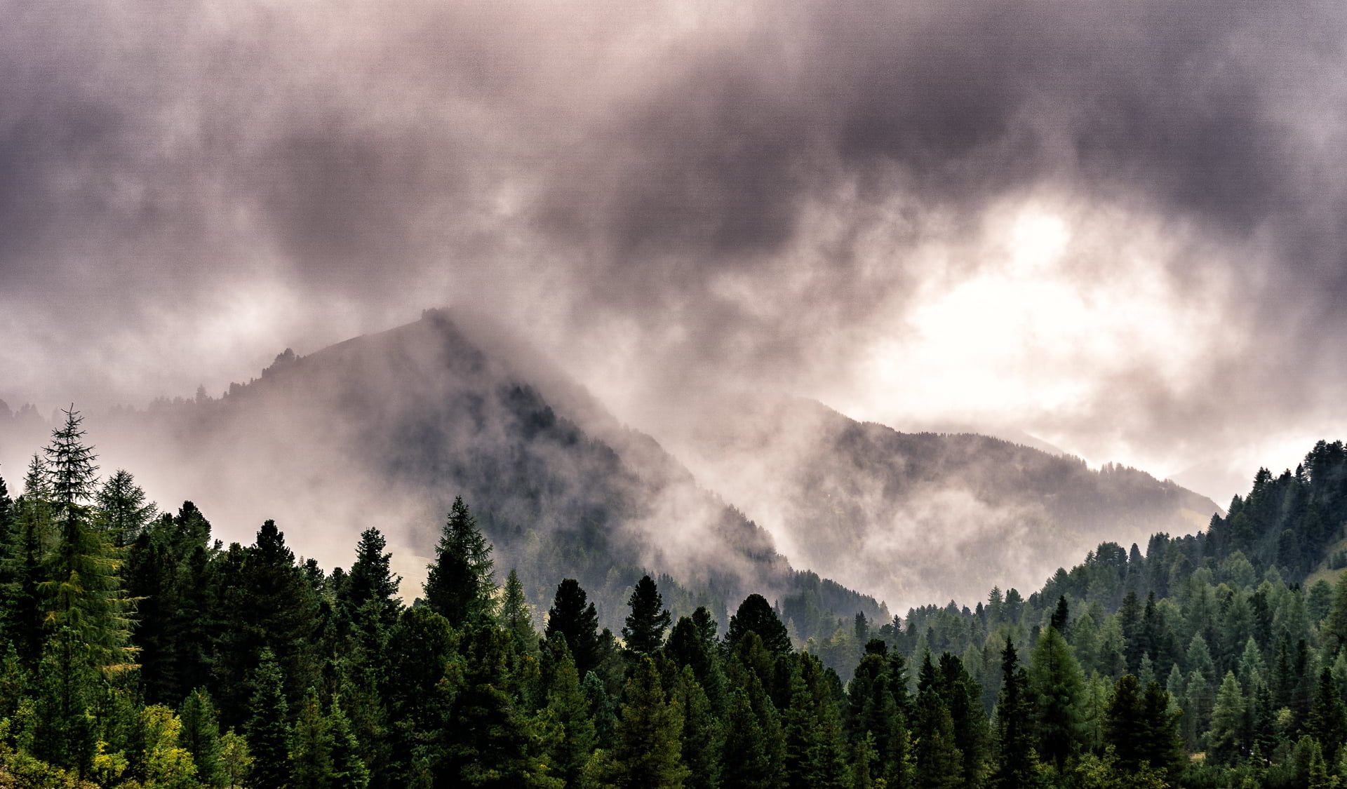 Bilderkarussell_-_1909_Rainy Val Gardena