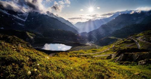 1908 Passstrasse vor Sonnenuntergang