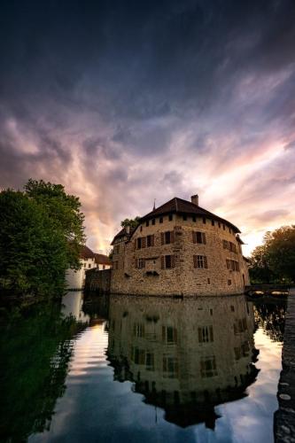 1908 Schloss Hallwil bei Sonnenuntergang