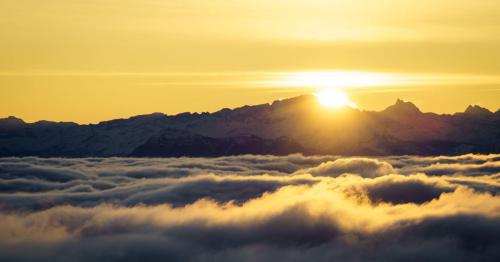 1912 Sunrise über Wolkenmeer