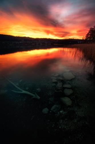 2002 Hallwilersee mit brennendem Abendhimmel