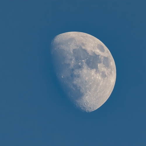 2001 Mond bei Sonnenuntergang im Winter